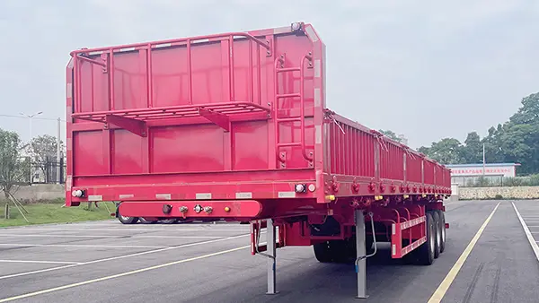 Side-reversing light dump trailer boosts bulk unloading efficiency